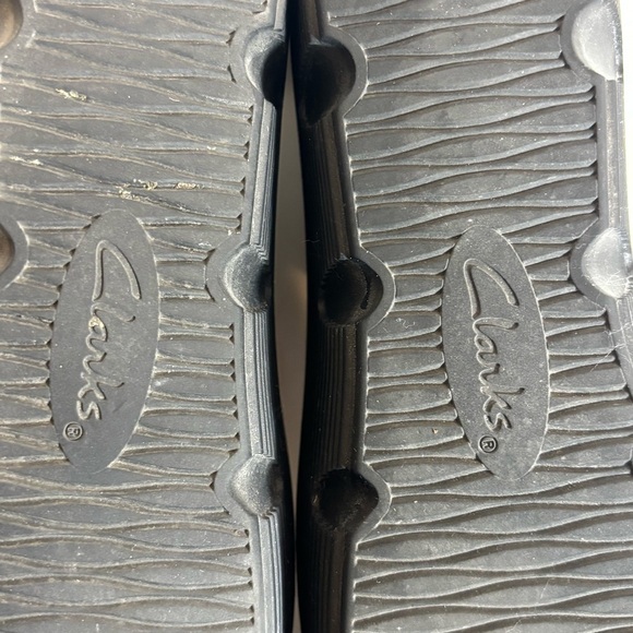 CLARKS Sz 9.5 Ankle Strap Velcro Closure Wedges Small Platform Leather Shoes - Picture 9 of 11